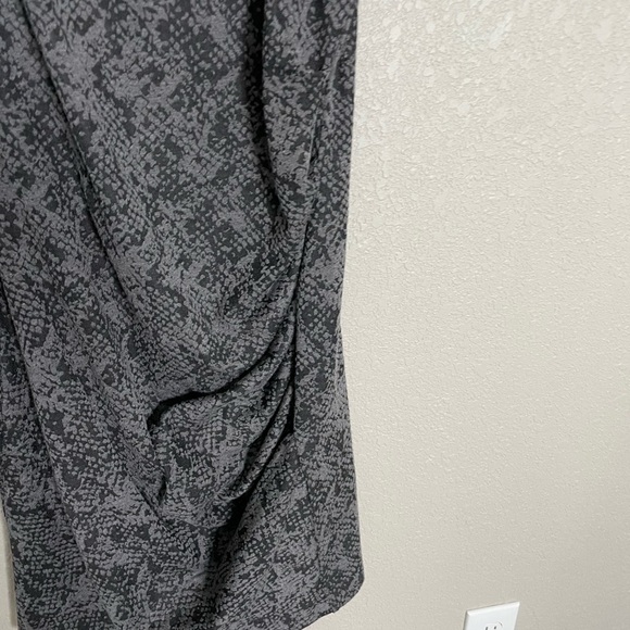Ann Taylor Gray Snake Reptile Print Ruched Side Dress Small - Picture 4 of 6